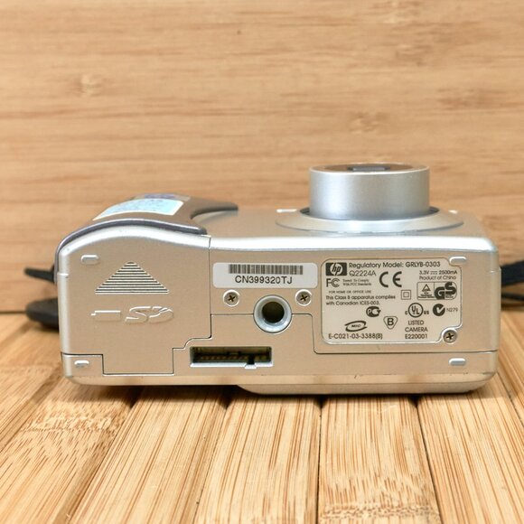 Vintage HP Photosmart HP 635 2.1MP Digital Camera, 3X Optical Zoom - Picture 7 of 7